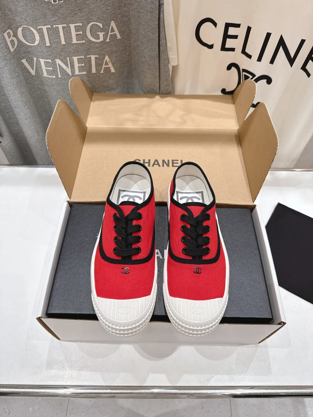 👟👟Ex-factory price 400👟👟 -Chanel* Xiaoxiang 2025ss latest casual shoes, currently super popular biscuit shoes. Internet celebrity Xiaohongshu is crazy about hot recommendations. The silly and cute style has a retro flavor! Special shape, very recognizable, slim and long legs, absolutely powerful, very comfortable to wear, good-looking, comfortable, and heightening. I must recommend it to everyone, the main feature of this year's series, minimalist style ✔Fabric: original customized canvas ✔Foot: water-dyed cowhide, comfortable foot feel ✔Outsole: molded high-elastic rubber platform outsole ✔Number: 35-39 (customized in 40)